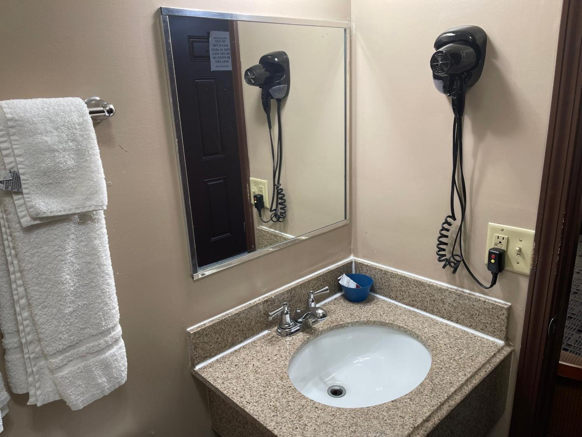 Economy Inn&Suites Ashtabula Extérieur photo