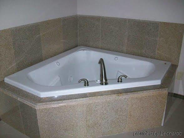 Economy Inn&Suites Ashtabula Chambre photo